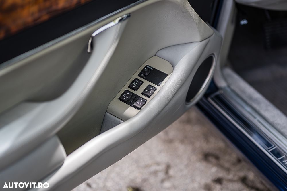 Jaguar XJ - 12
