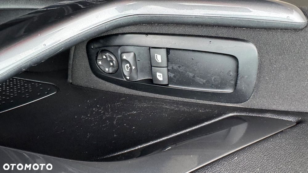 Peugeot 2008 BlueHDi 100 Active - 22