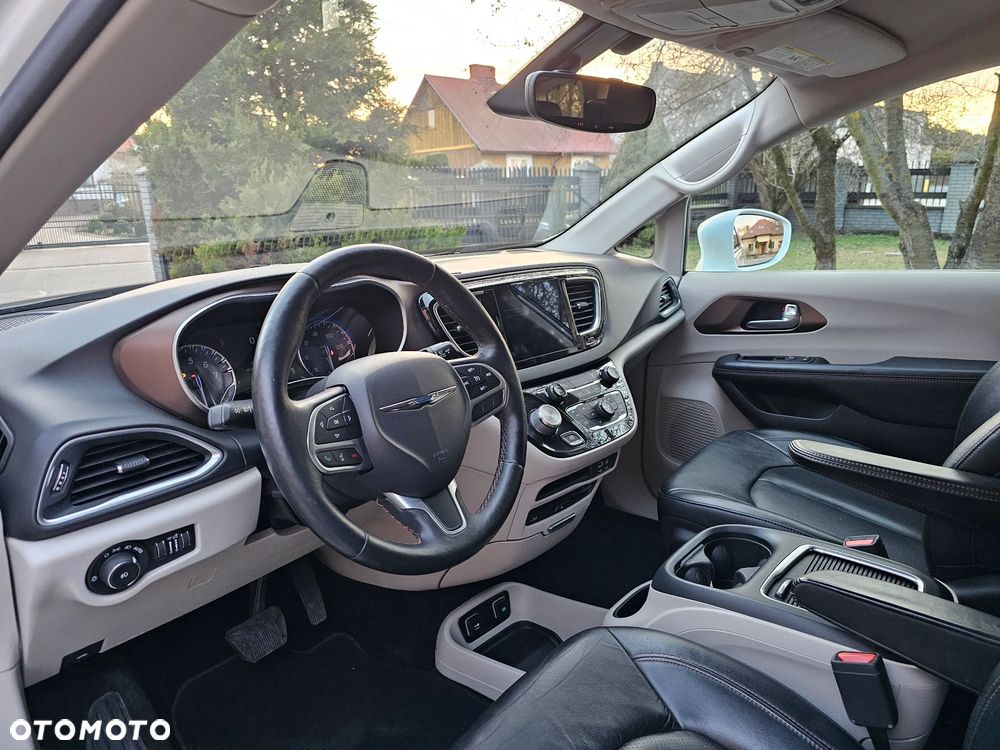 Chrysler Pacifica - 11