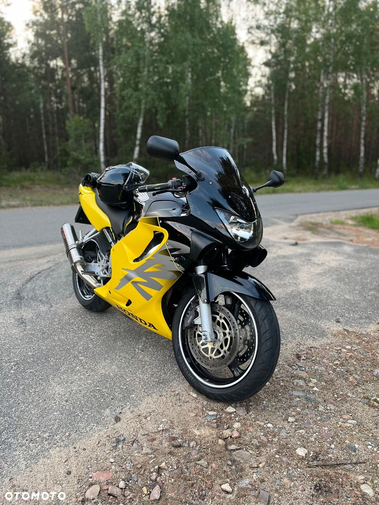 Honda CBR - 16