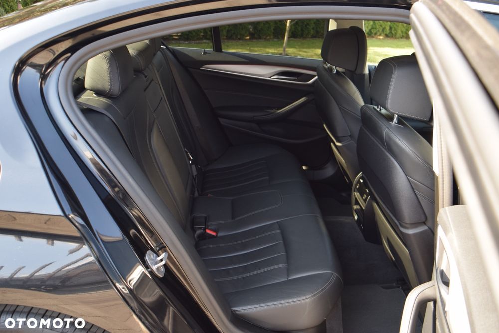 BMW Seria 5 530i xDrive Luxury Line sport - 31