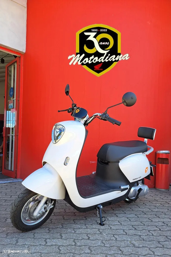 Yadea M6 E-SCOOTER 100%