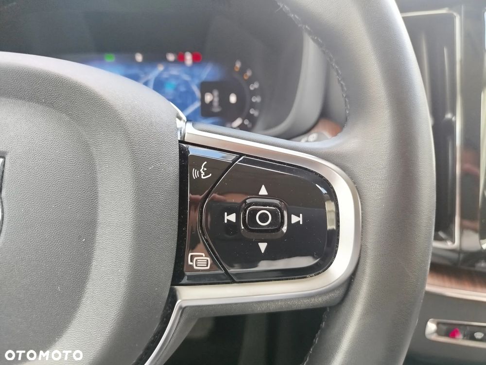 Volvo XC 60 B4 D AWD Plus Dark - 8