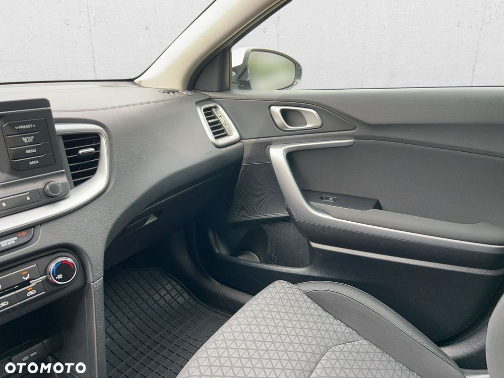 Kia Ceed - 15