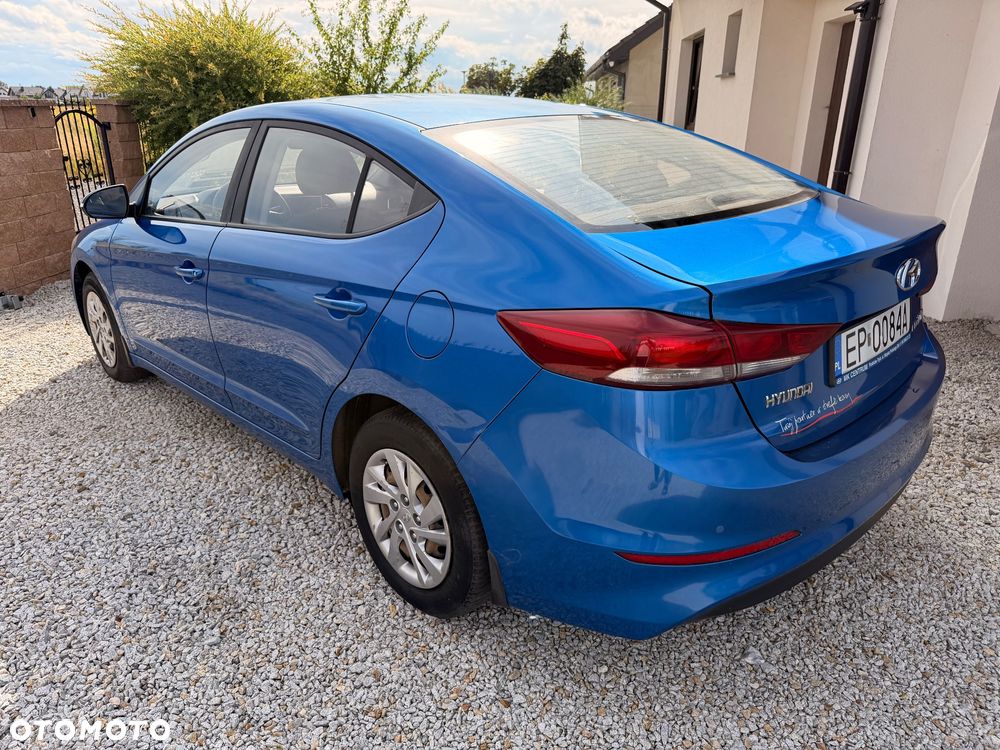 Hyundai Elantra 1.6 CRDi Comfort - 9