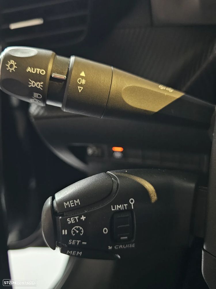 Peugeot e-208 Allure - 16