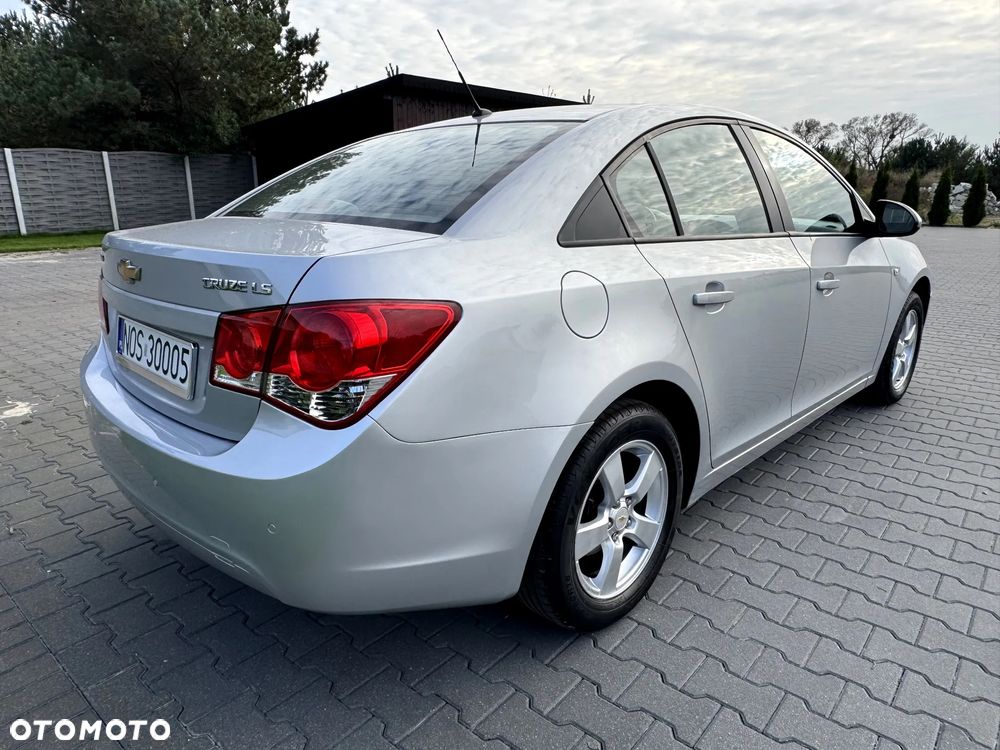 Chevrolet Cruze 1.6 Base - 16