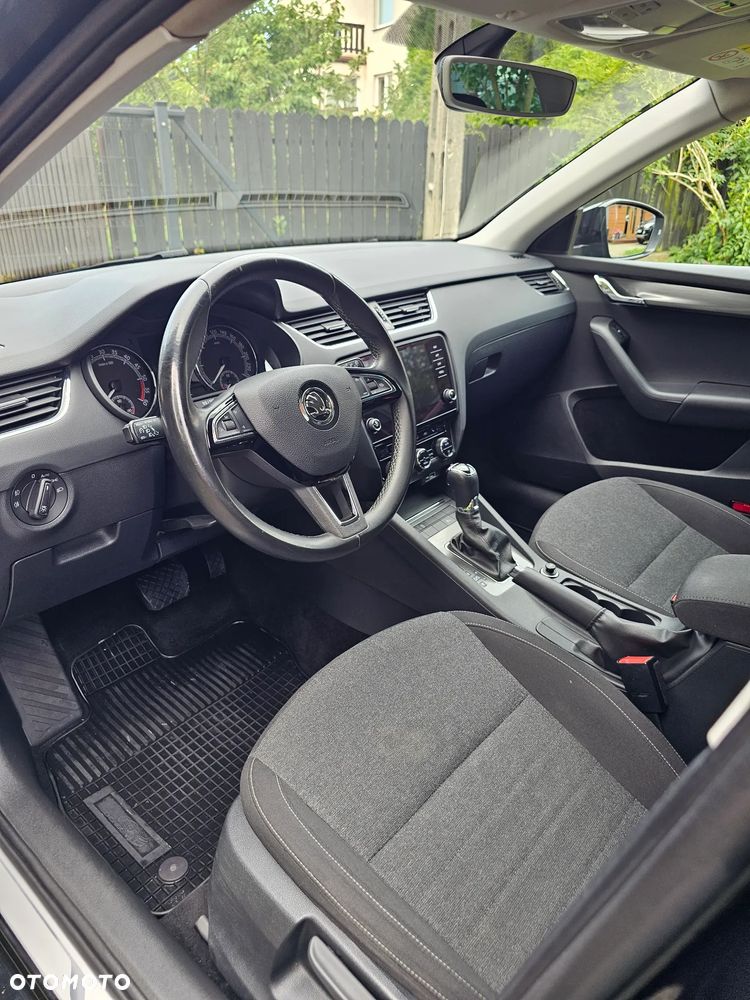 Skoda Octavia 2.0 TDI DSG Premium Edition - 10