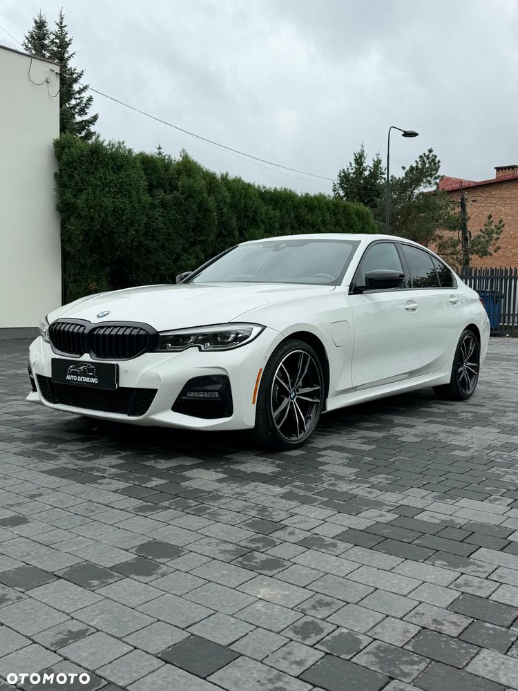 BMW 3 Series 2021 photo 2