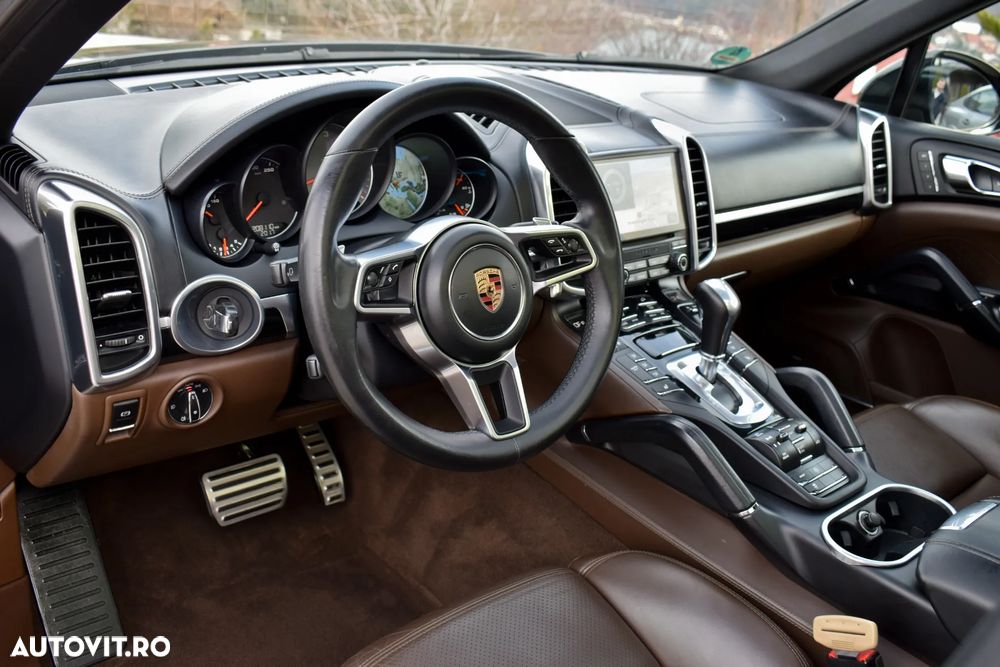 Porsche Cayenne 4.2 L S - 24