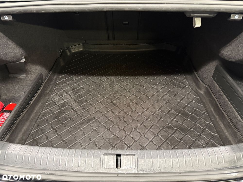 Volkswagen Passat 2.0 TSI Elegance DSG - 23