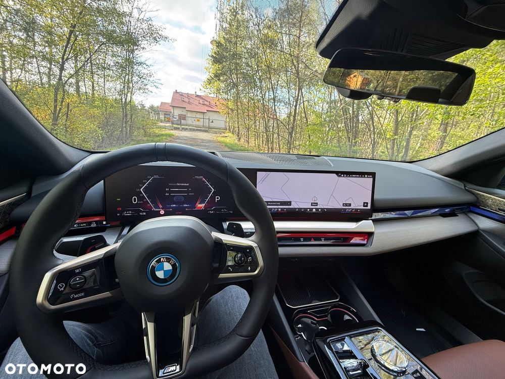 BMW Seria 5 550e xDrive PHEV M Sport - 35