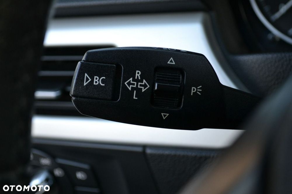 BMW Seria 3 318d Luxury Line - 25