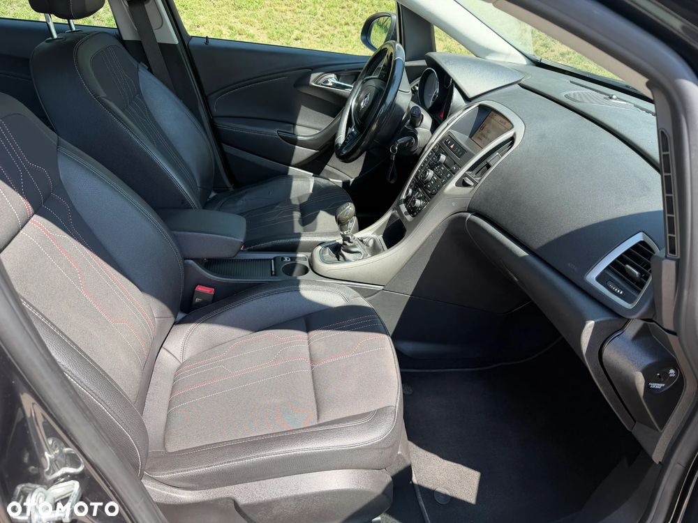 Opel Astra 1.4 Turbo 150 Jahre - 13