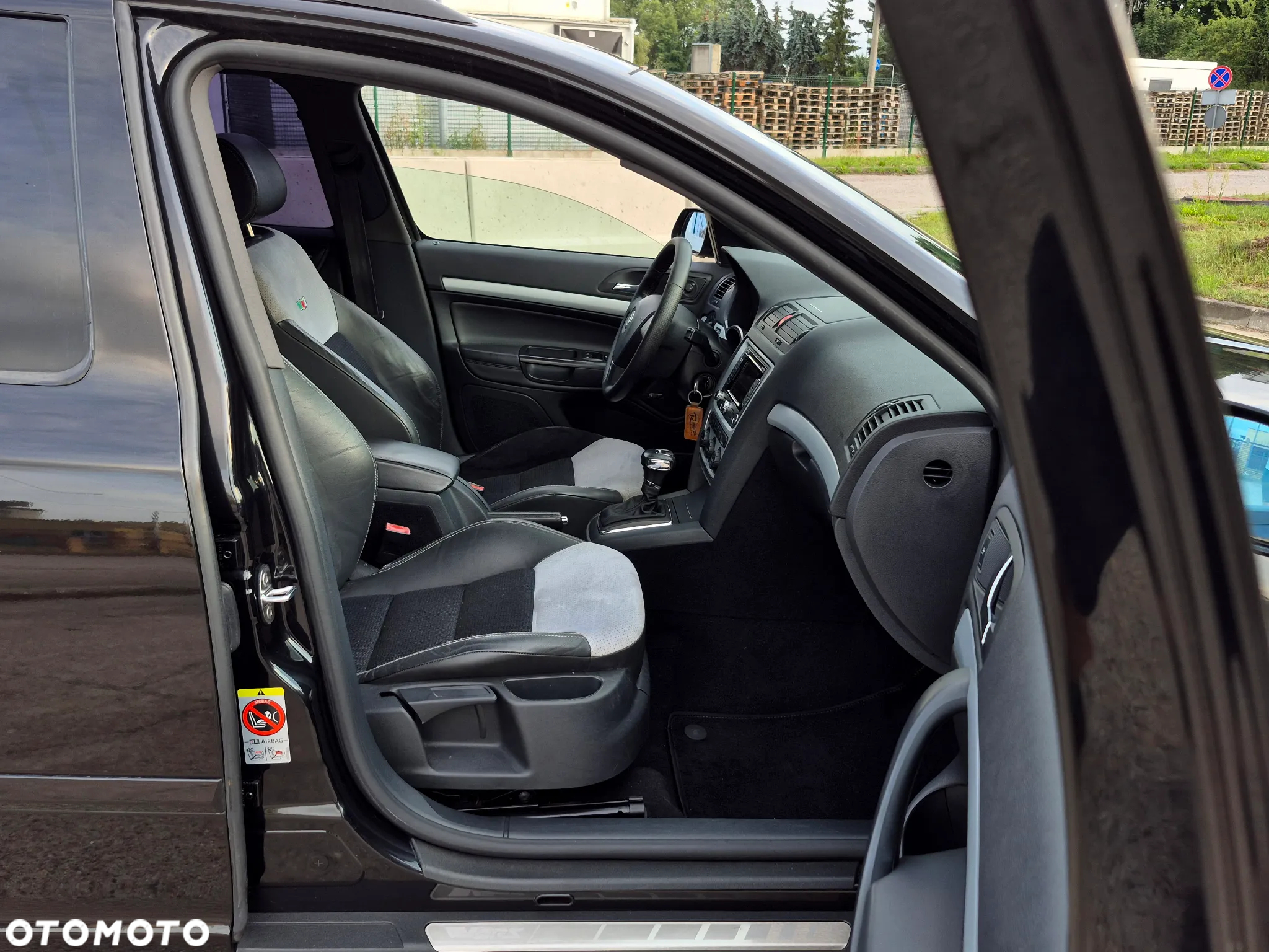 Skoda Octavia Combi 2.0 TDI DPF DSG RS - 10
