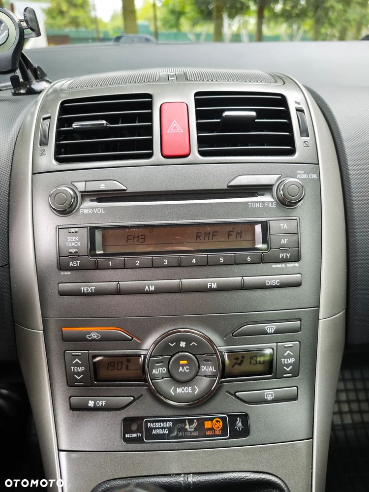 Toyota Auris 1.6 Sol - 4