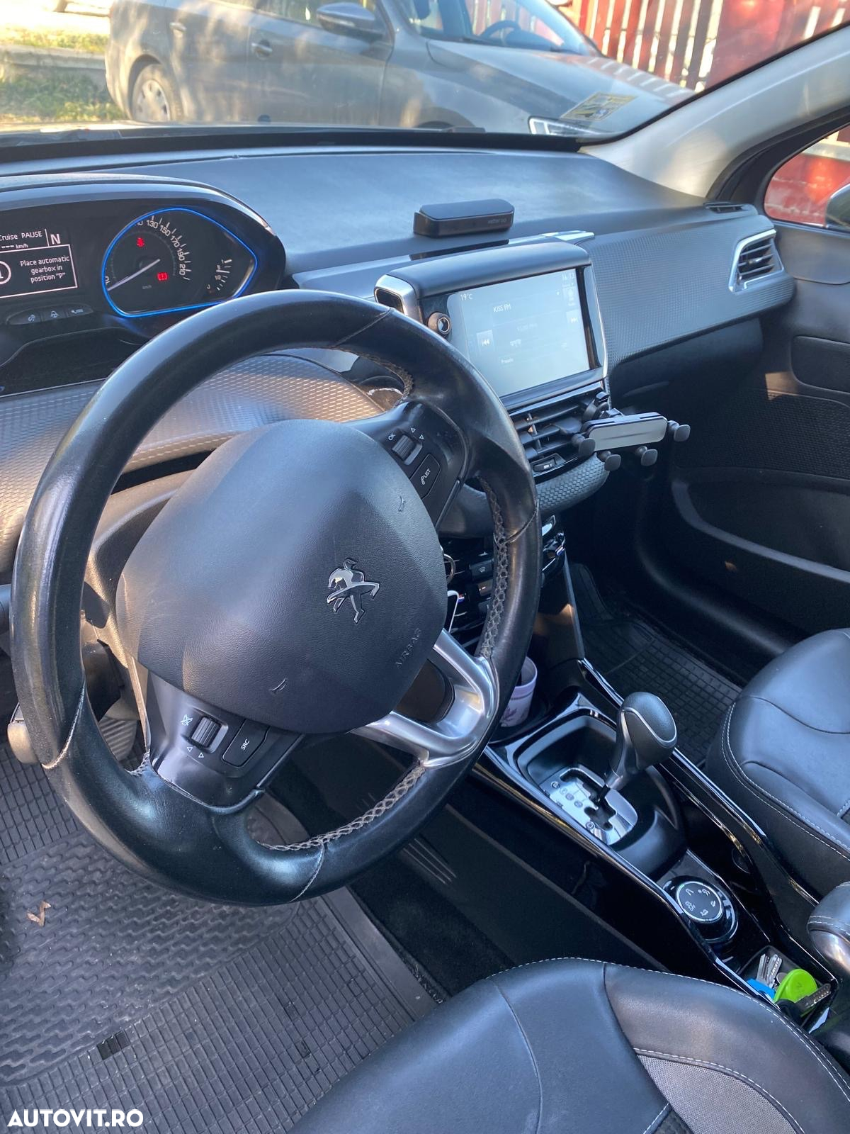 Peugeot 2008 - 8