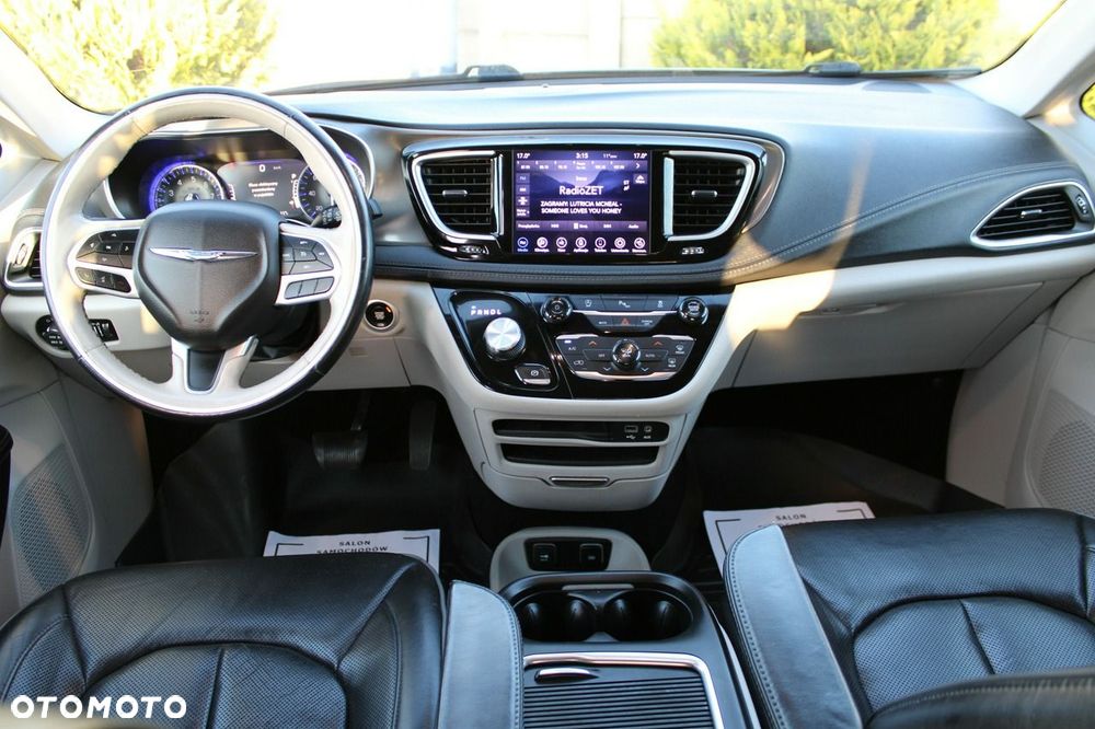 Chrysler Pacifica - 16