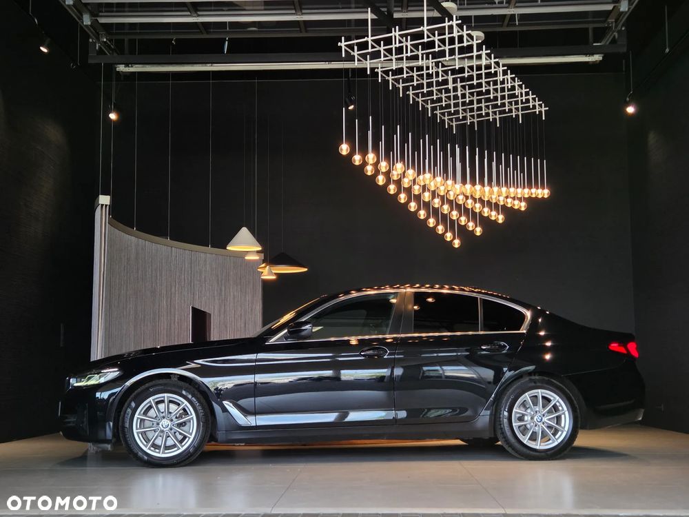 BMW Seria 5 520d xDrive MHEV - 4