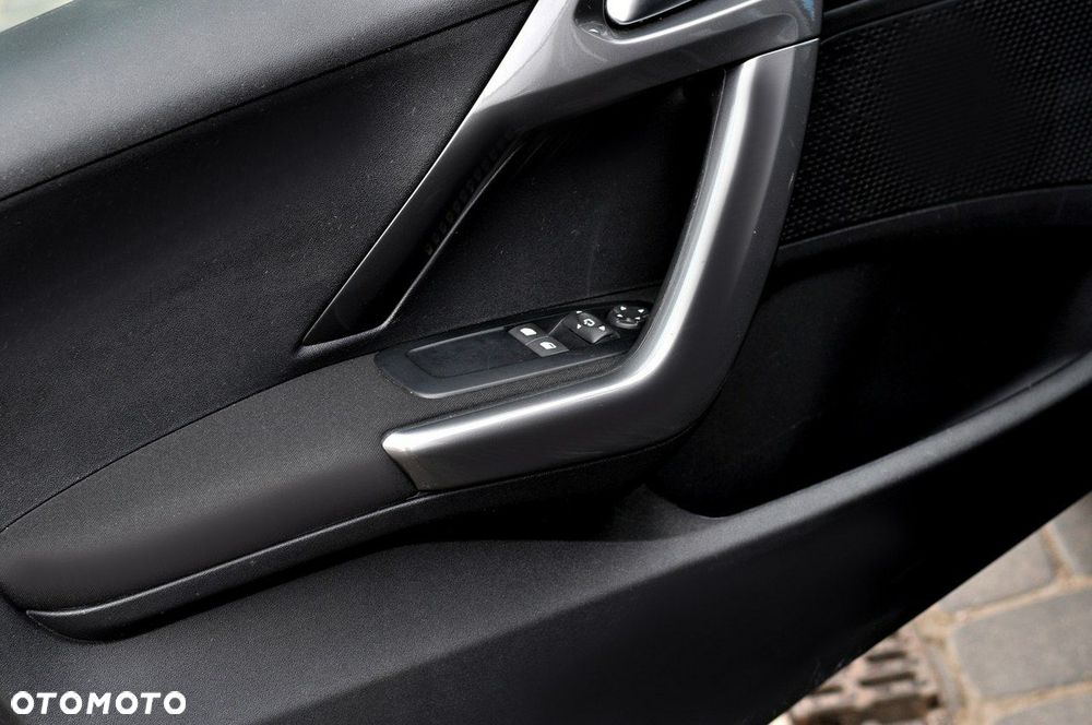 Peugeot 2008 1.2 Pure Tech GPF Style - 17