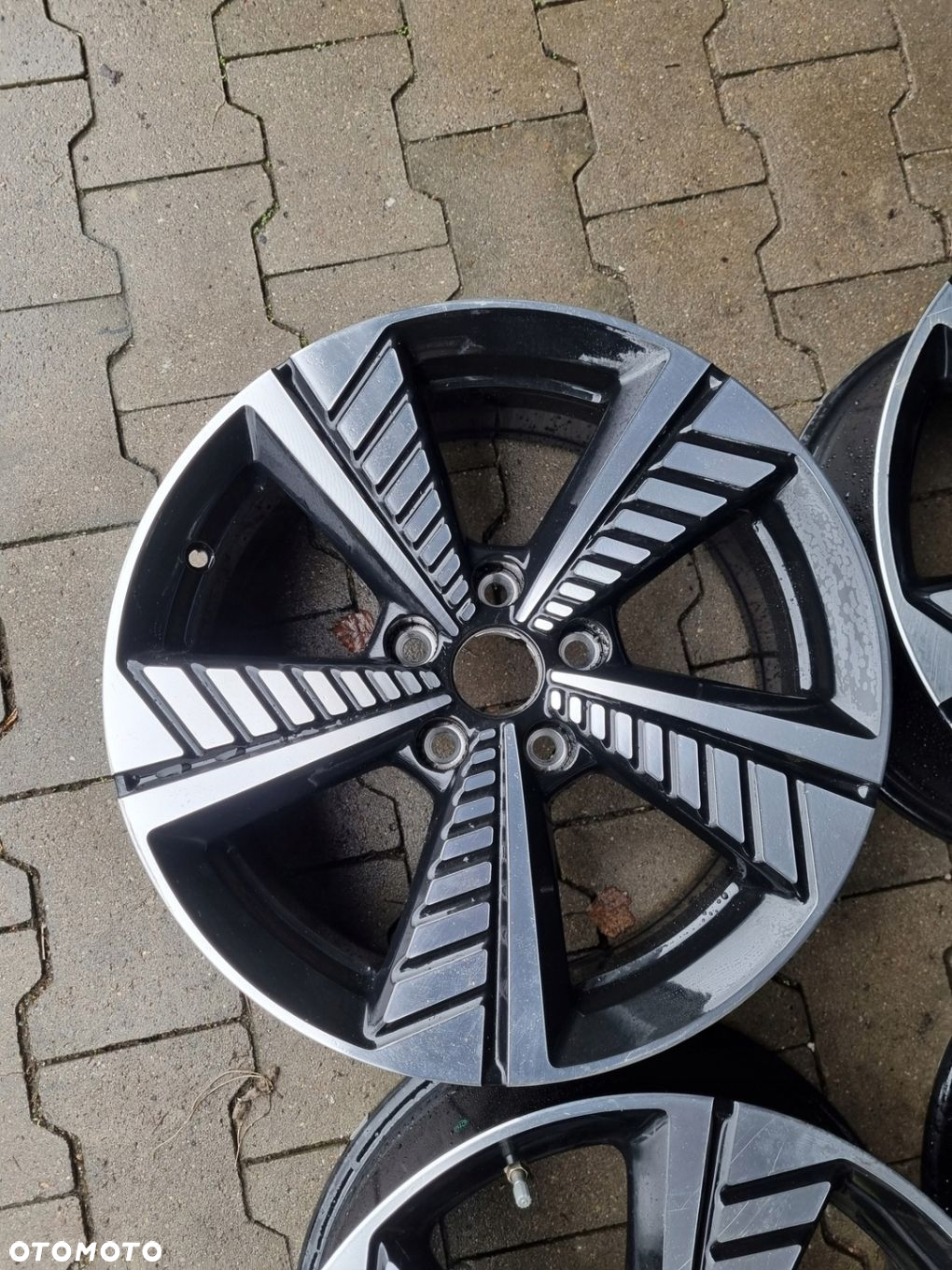 FELGA SAIC MOTOR MG ZS EV 7x17 ET41 5x112 10483582 - 5