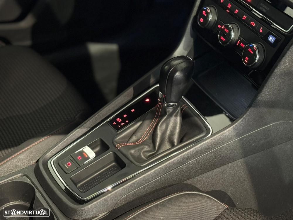 SEAT Leon ST 2.0 TDI DPF DSG FR - 40