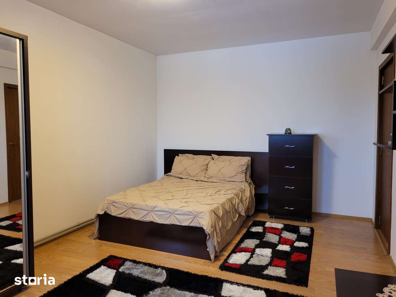 Apartament 3 camere, ultracentral Caracal, 85 mp, parcare acoperită — fotografia 3