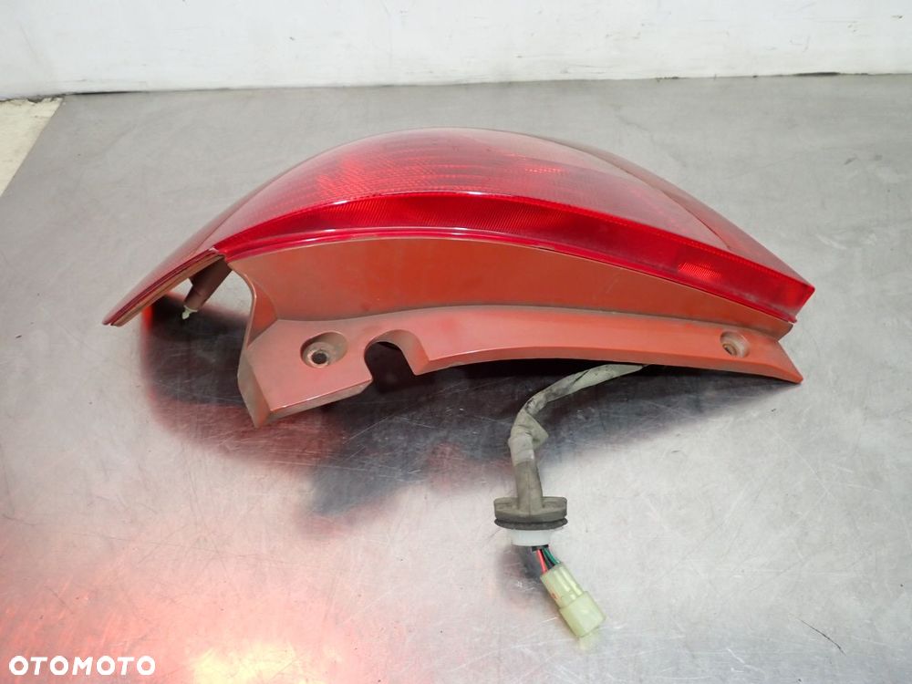 LAMPA PRAWA TYLNA SUZUKI SWIFT IV - 5