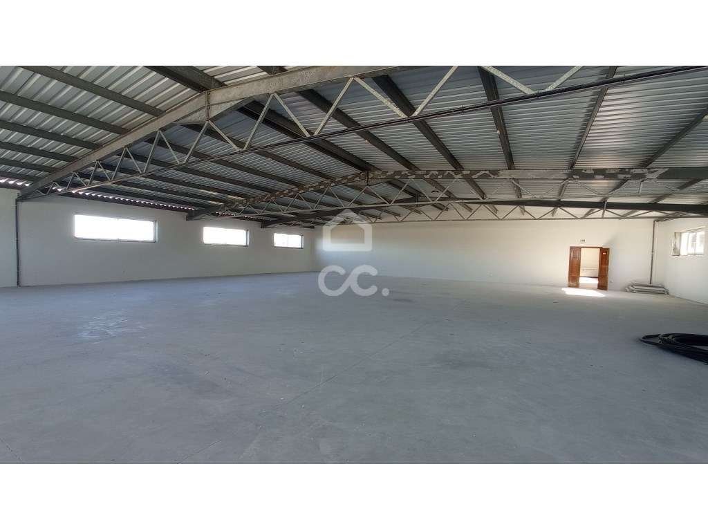 ARMAZÉM INDUSTRIAL RENOVADO EM LEMENHE VILA NOVA DE FAMALICÃO | EXC... - Grande imagem: 4/26