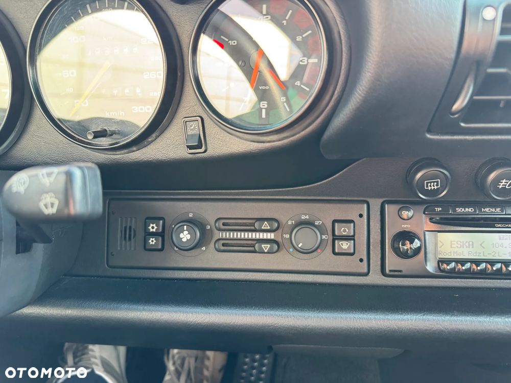 Porsche 911 Carrera - 30