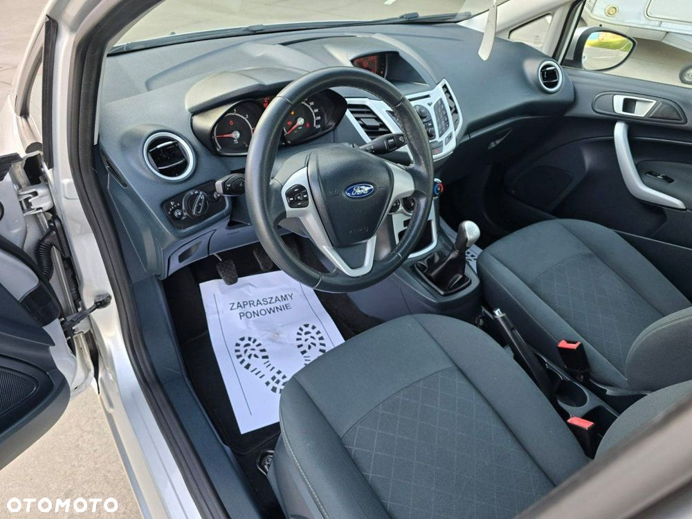 Ford Fiesta - 25
