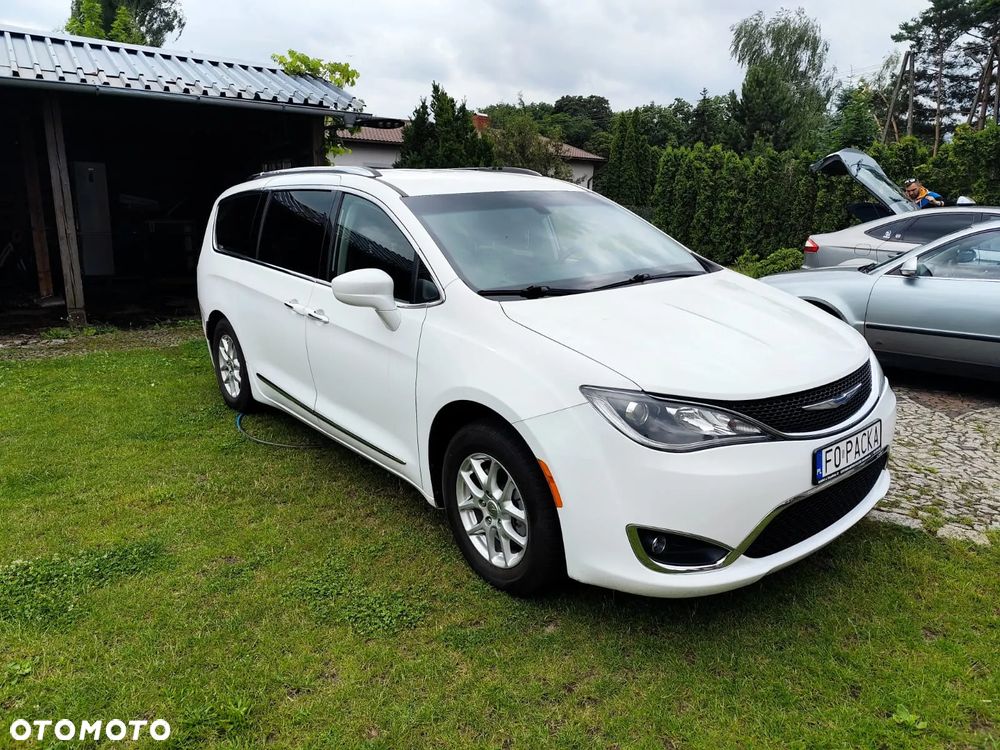Chrysler Pacifica - 1