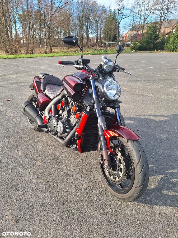 Yamaha V-MAX - 1