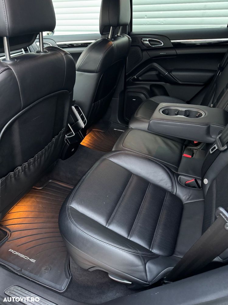 Porsche Cayenne 3.0 L - 13