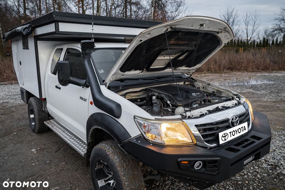 Toyota Hilux 4x4 Extra Cab - 18
