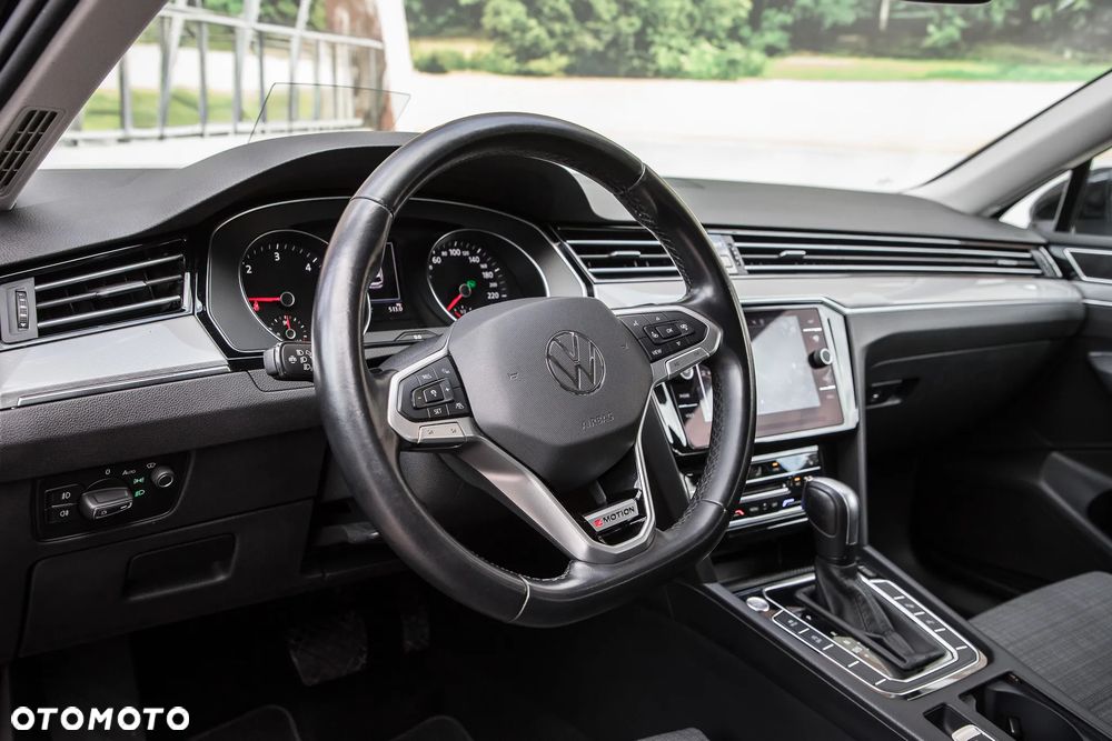 Volkswagen Passat - 12