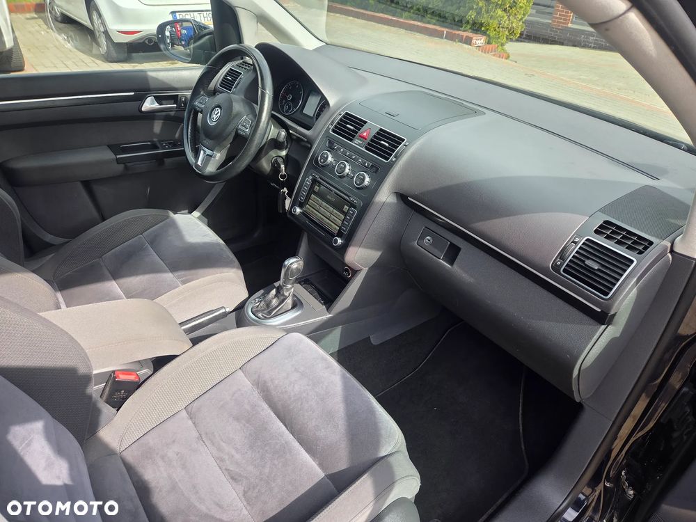 Volkswagen Touran - 12