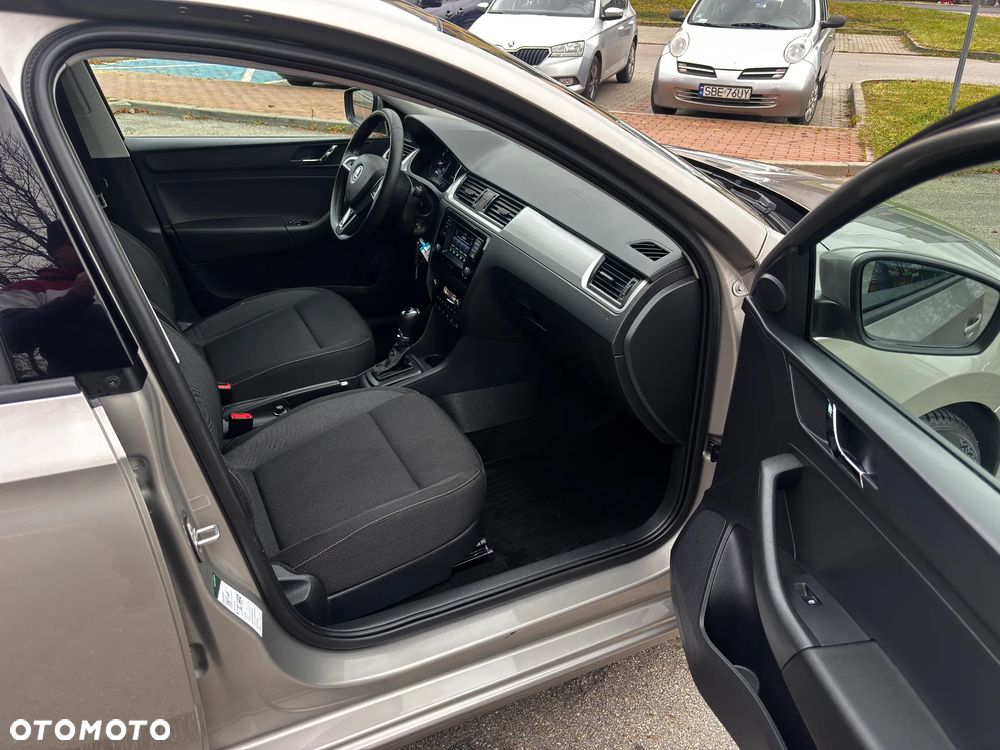 Skoda RAPID 1.4 TSI Ambition DSG - 10