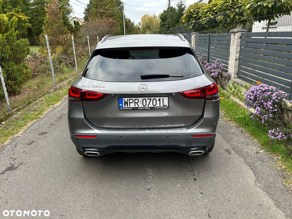 Mercedes-Benz GLA 250e Progressive - 8