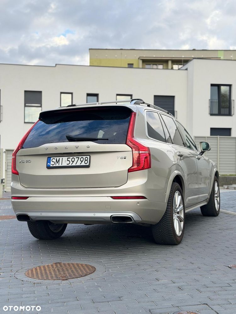 Volvo XC 90 - 9