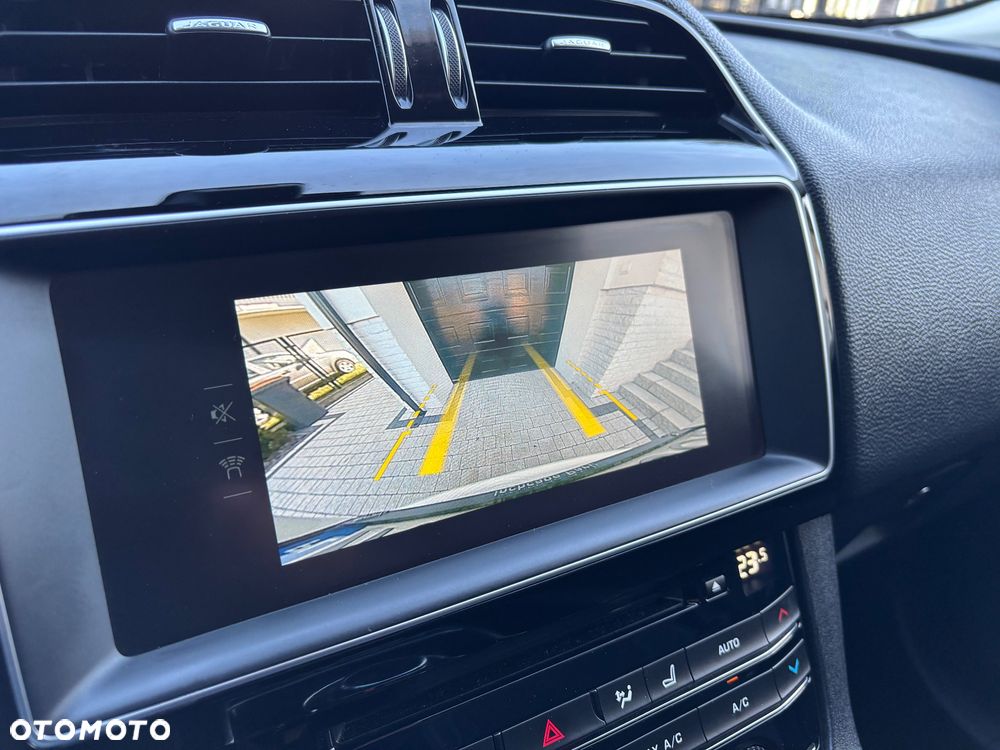 Jaguar F-Pace 2.0 i4D AWD R-Sport - 35