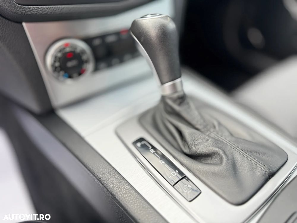 Mercedes-Benz C 180 T Kompressor Automatik BlueEFFICIENCY Elegance - 29