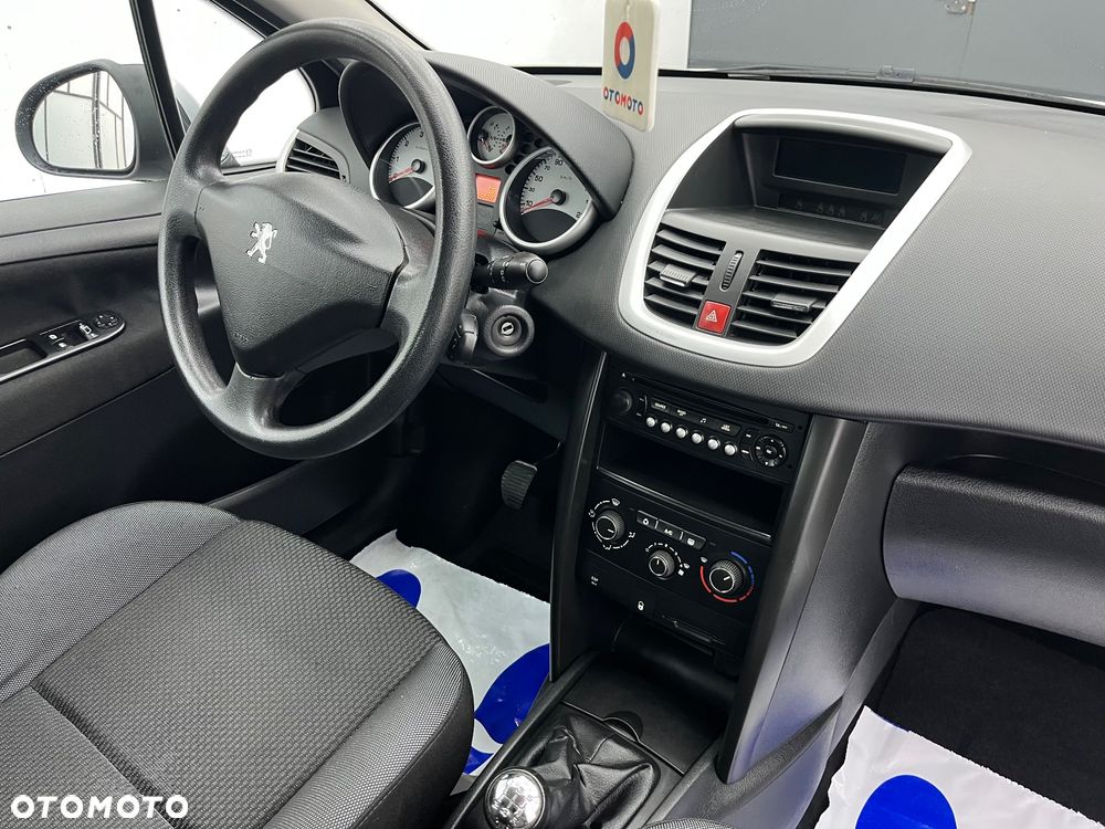 Peugeot 207 - 8