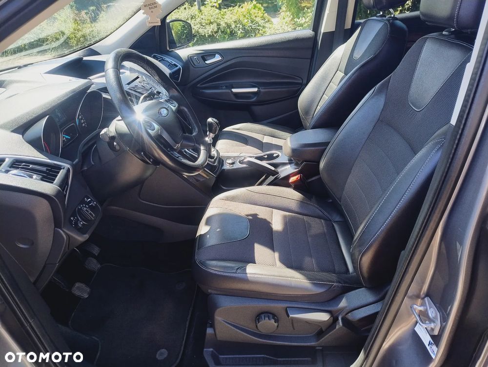 Ford Kuga 2.0 TDCi 2x4 Titanium - 9