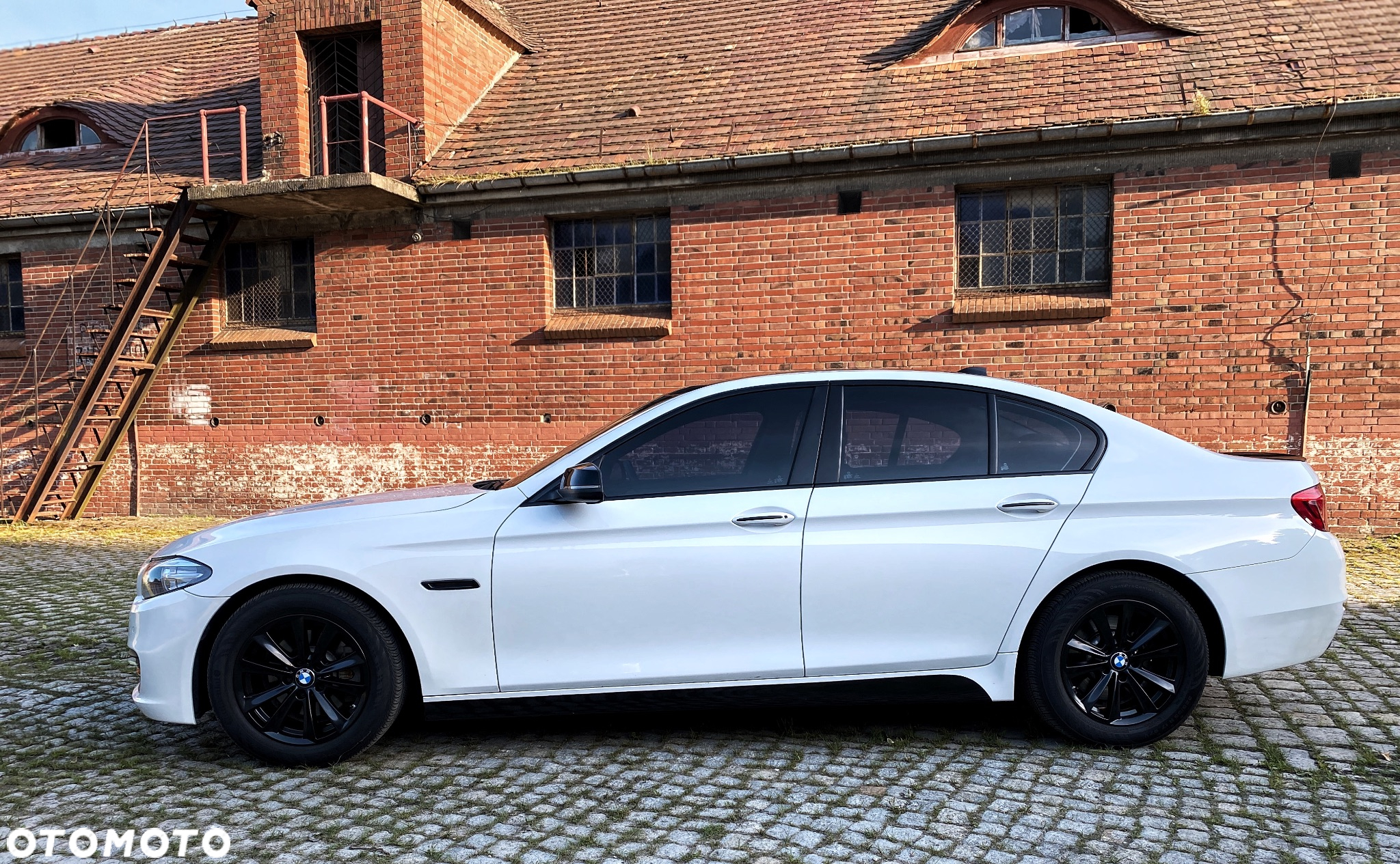 BMW Seria 5 528i xDrive - 13