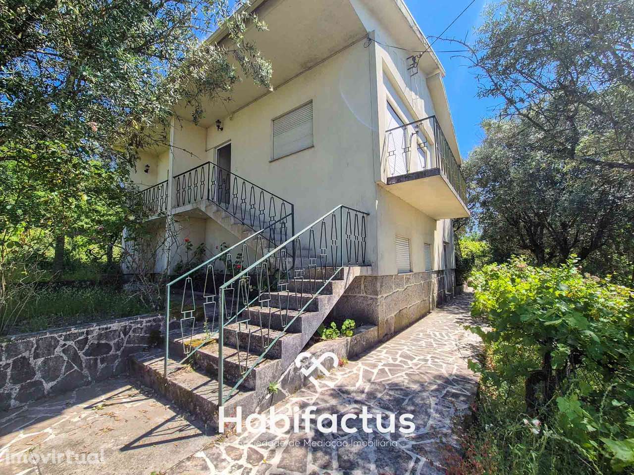 Moradia Isolada Próxima ao Centro de Viseu - Grande imagem: 2/36