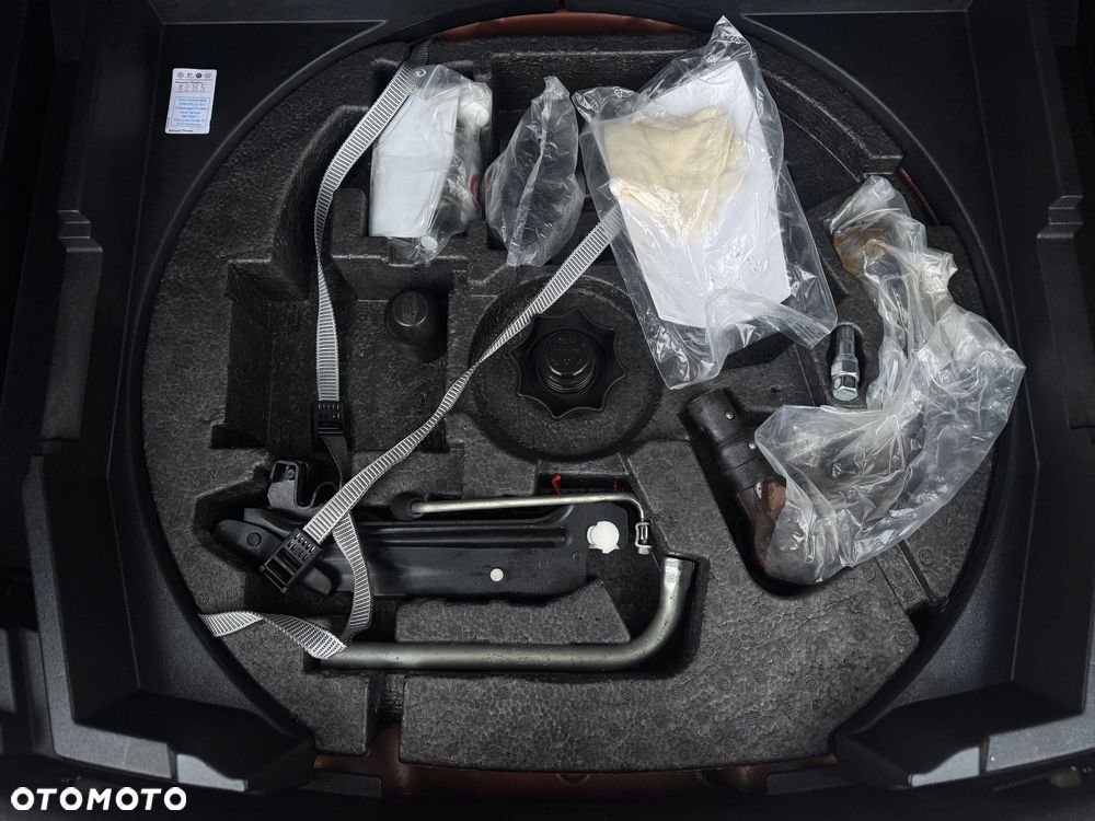 Volkswagen Touran 2.0 TDI Freestyle - 23