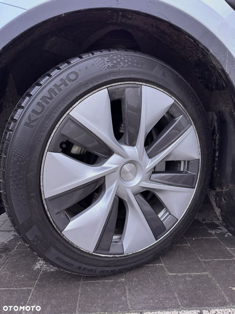 Tesla Model Y Long Range AWD - 26