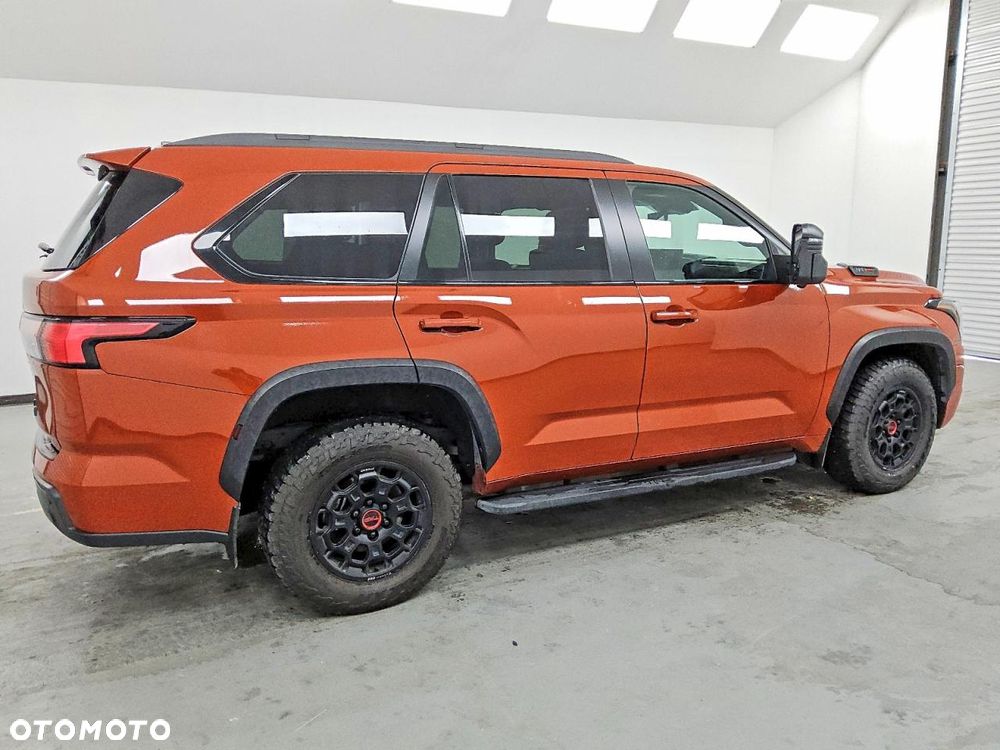 Toyota Sequoia - 4