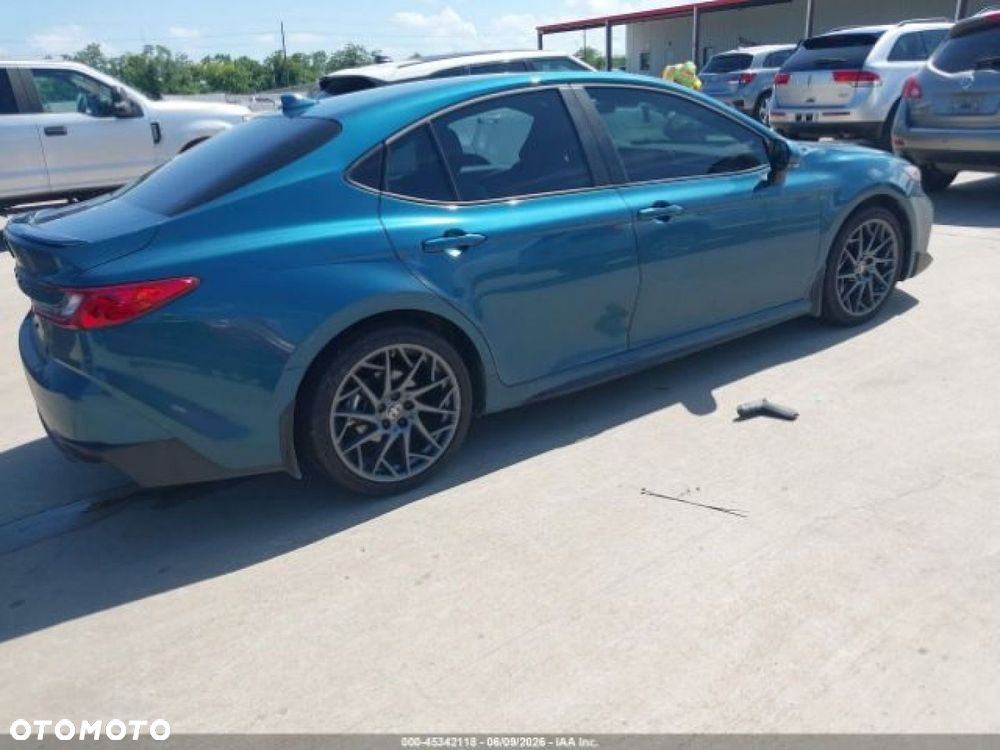 Toyota Camry - 3